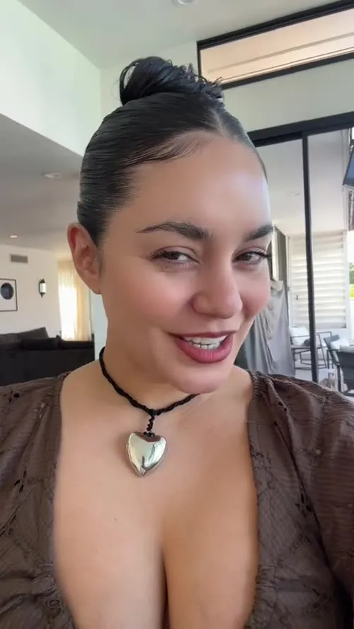 Vanessa Hudgens - Video