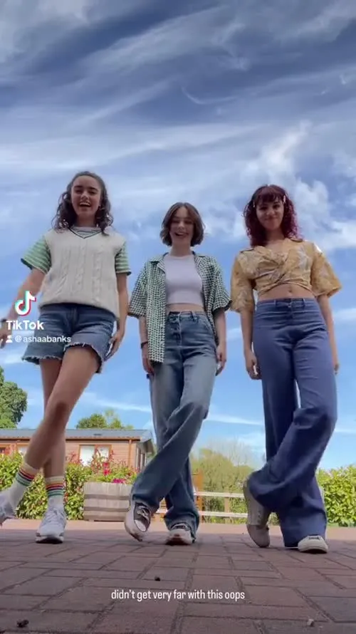 Emma Myers - Video