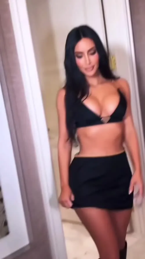 Kim Kardashian - Video #320015