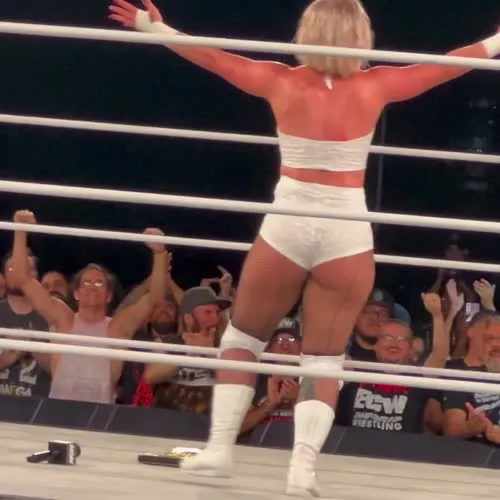 Toni Storm - Video