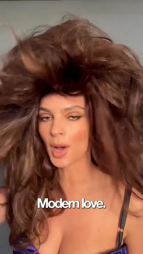 Emily Ratajkowski - Video