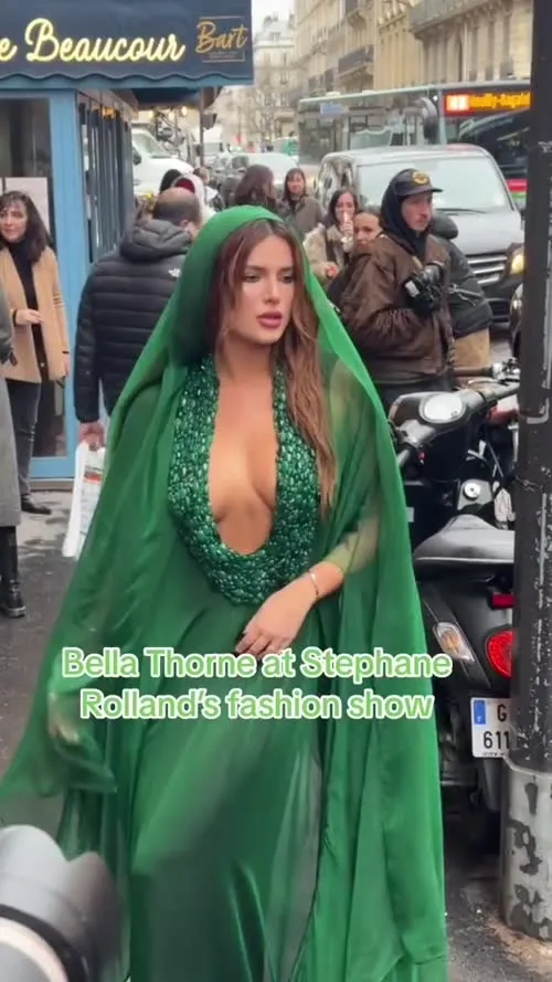 Bella Thorne - Video
