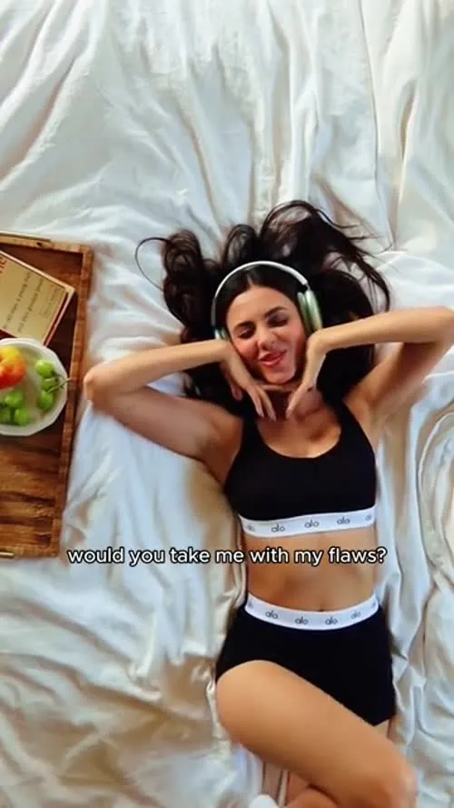 Victoria Justice - Video