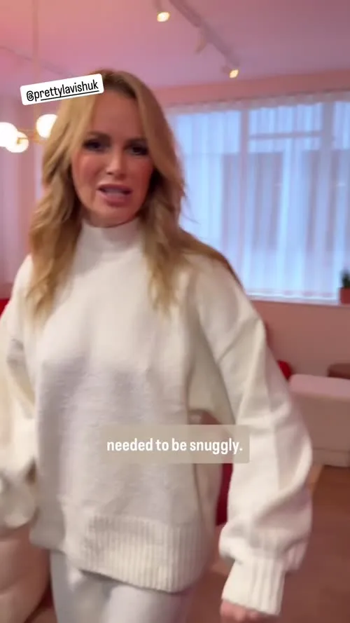 Amanda Holden - Video