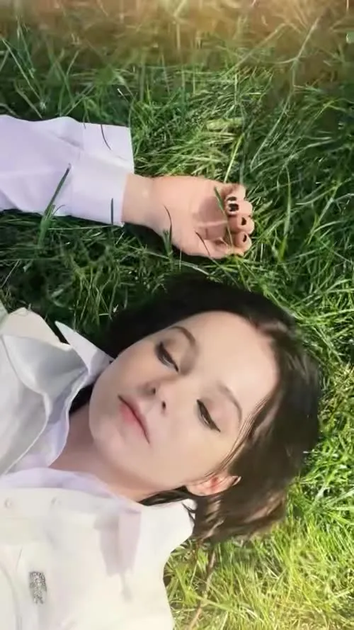 Emma Myers - Video