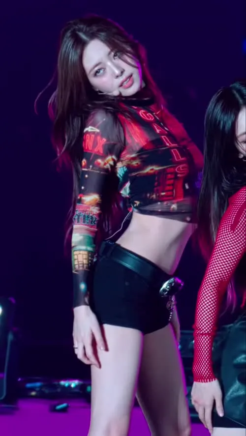 Yuna - ITZY (유나, Shin Yu Na) - Video #127743