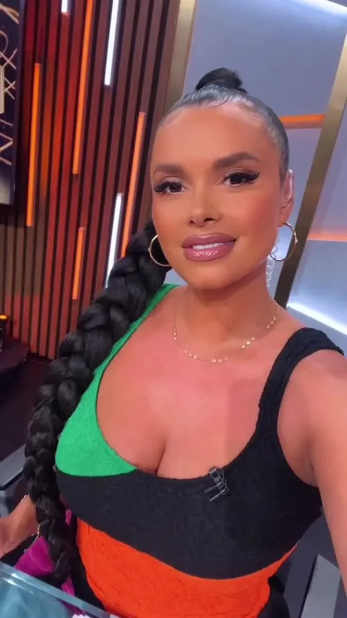 Joy Taylor - Video dashinit