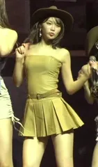 Kim Chaewon 김채원 [Le Sserafim] - Video #293938