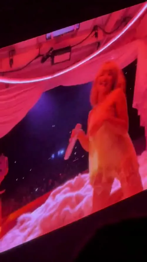Sabrina Carpenter - Video