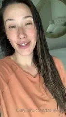 Eva Lovia / Fallinlovia - Video