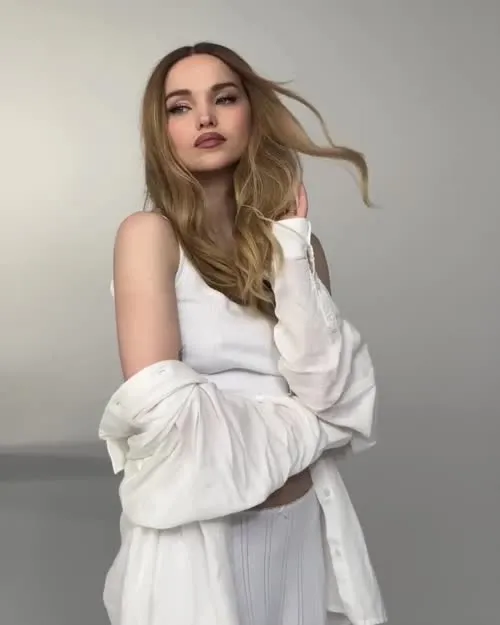 Dove Cameron - Video