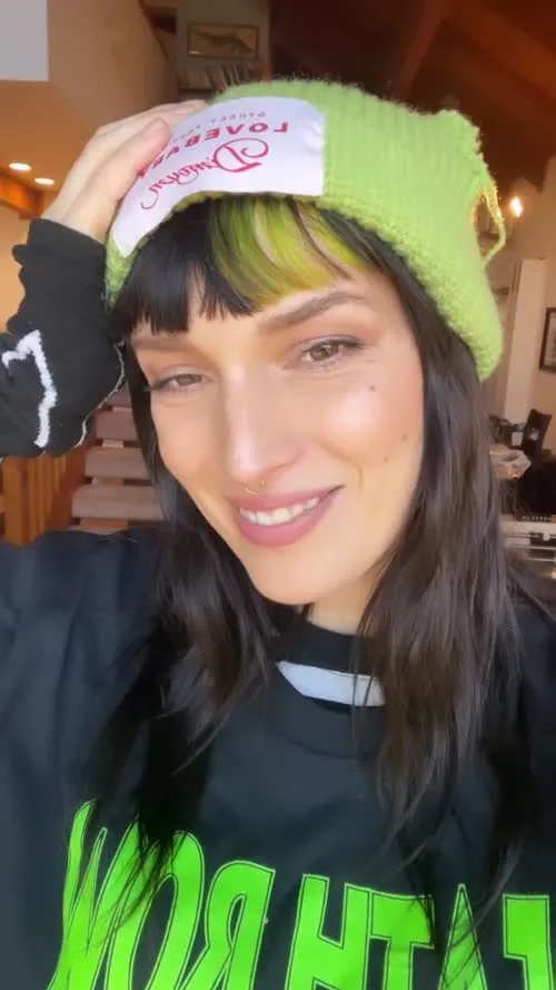 Dani Thorne - Video