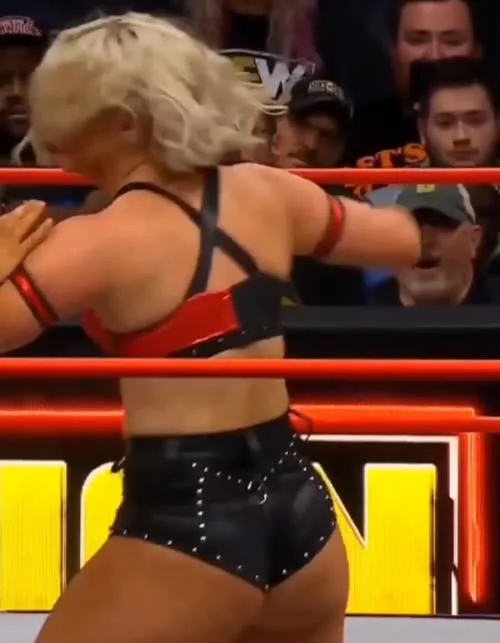 Toni Storm - Video