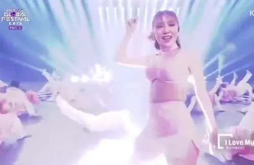 HWASA - Video #164000