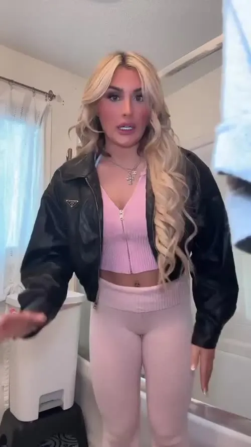Tiffany Stratton - Video