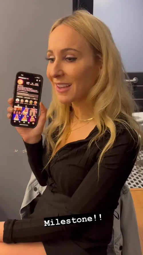 Nikki Glaser - Video