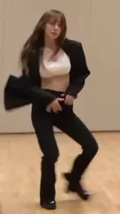 Sakura Miyawaki 宮脇 咲良 | LESSERAFIM - Video