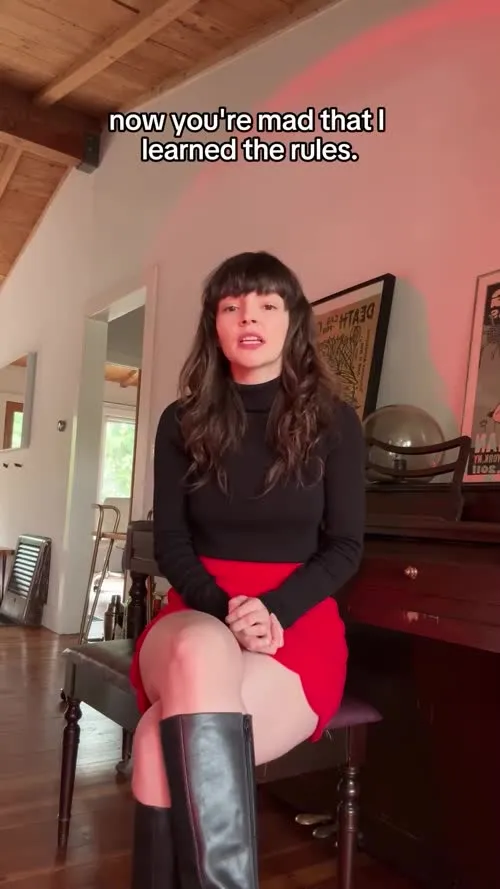 Lauren Mayberry (Singer) - Video