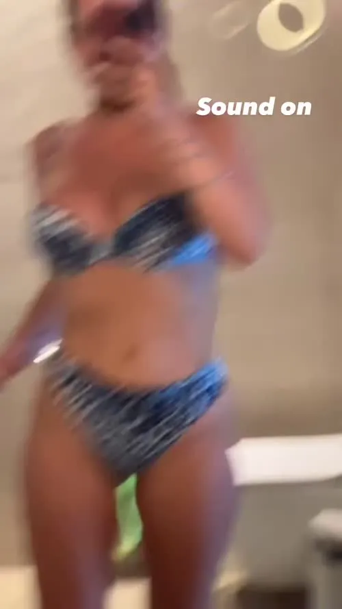 Bella Thorne - Video
