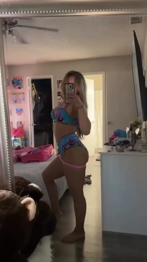 Valerie Loureda | Lola Vice - Video #312543