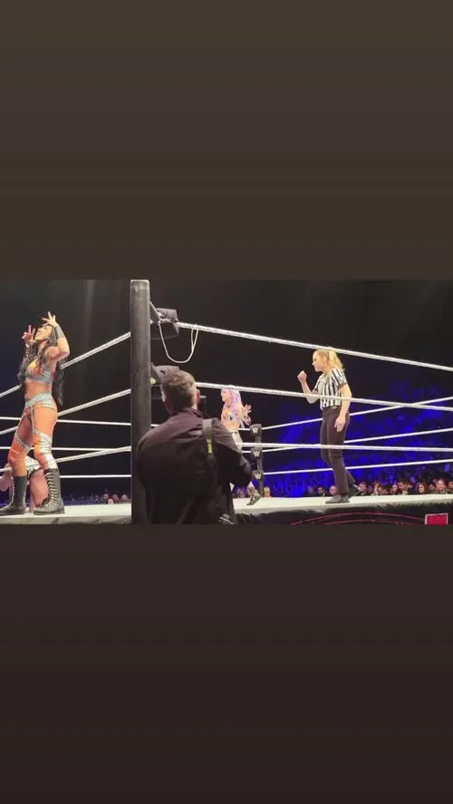 Indi Hartwell - Video