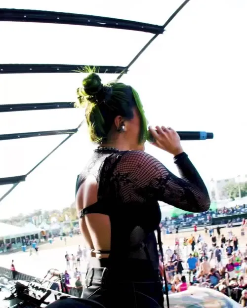 Dani Thorne - Video