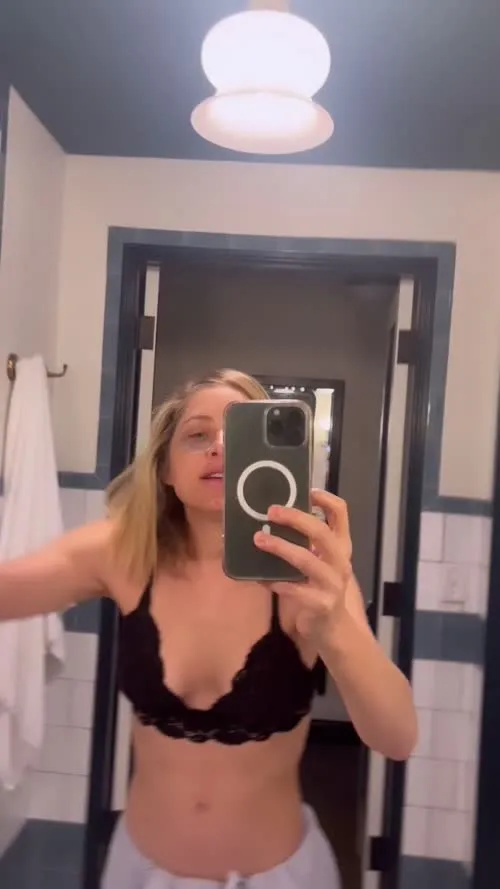Jenny Mollen - Video