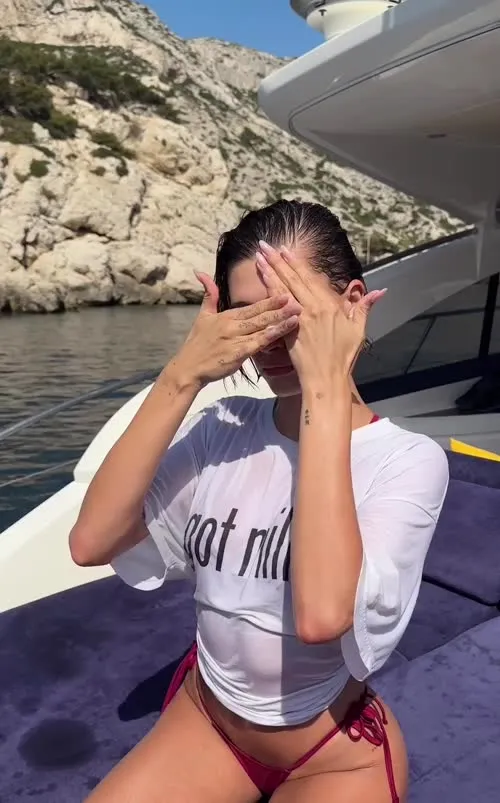 Hailey Baldwin Bieber - Video