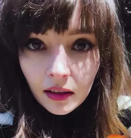 Lauren Mayberry (Singer) - Video