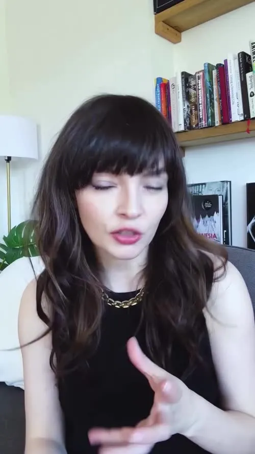 Lauren Mayberry (Singer) - Video