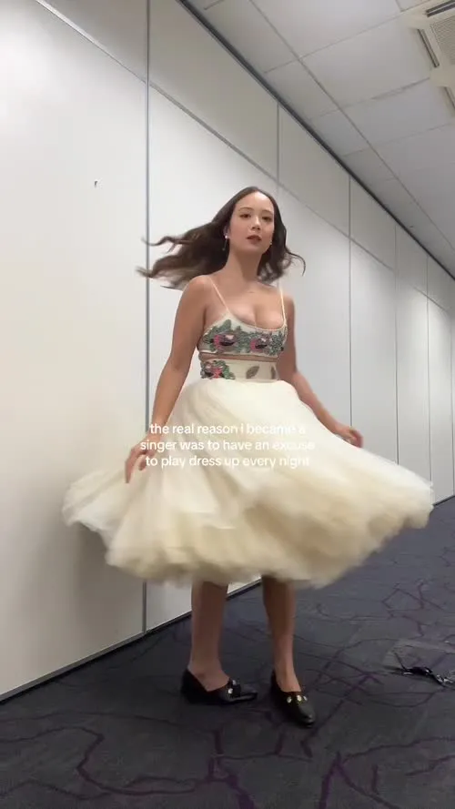 Laufey lin - Video