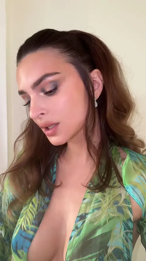 Emily Ratajkowski - Video #398186