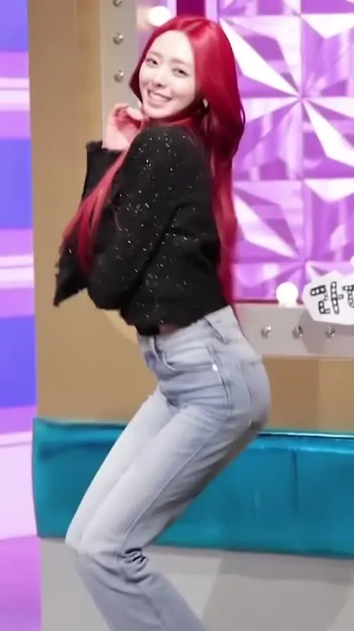 Yuna - ITZY (유나, Shin Yu Na) - Video #121503