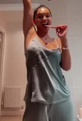 India Reynolds - Video