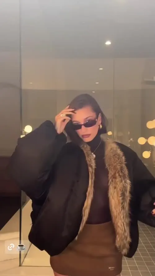 Hailey Baldwin Bieber - Video #180837