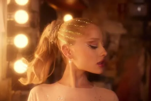 Ariana Grande - Video