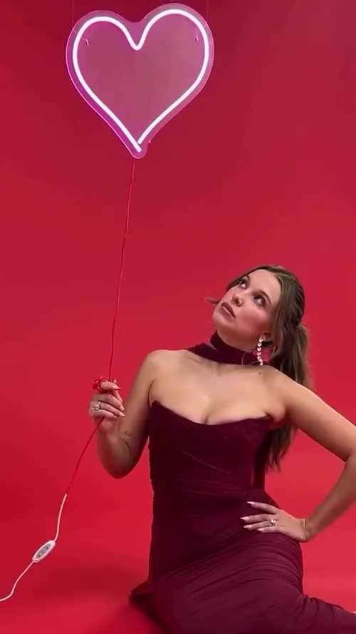 Millie Bobby Brown - Video