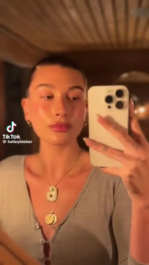 Hailey Baldwin Bieber - Video #219149
