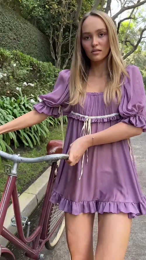 Lily-Rose Depp - Video