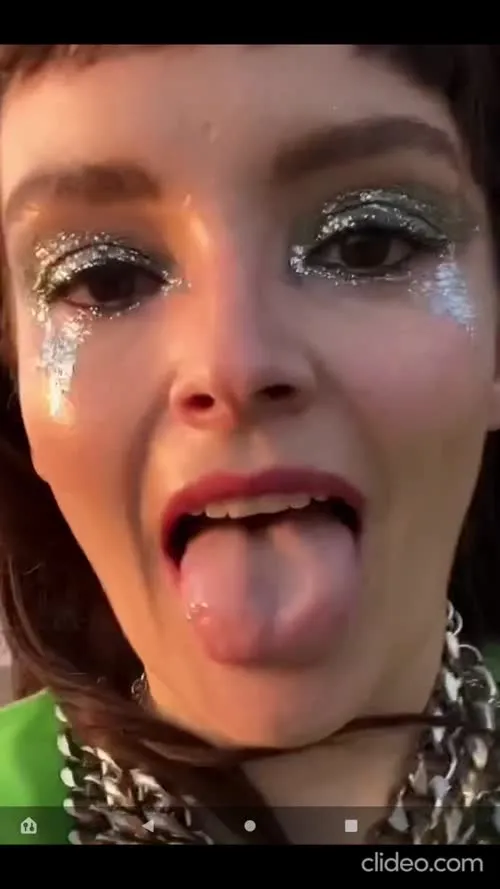 Lauren Mayberry (Singer) - Video