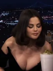 Selena Gomez - Video