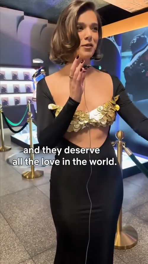 Hailee Steinfeld - Video