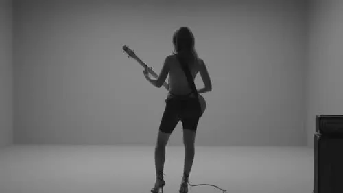 Victoria De Angelis (Maneskin bassist) - Video #291318