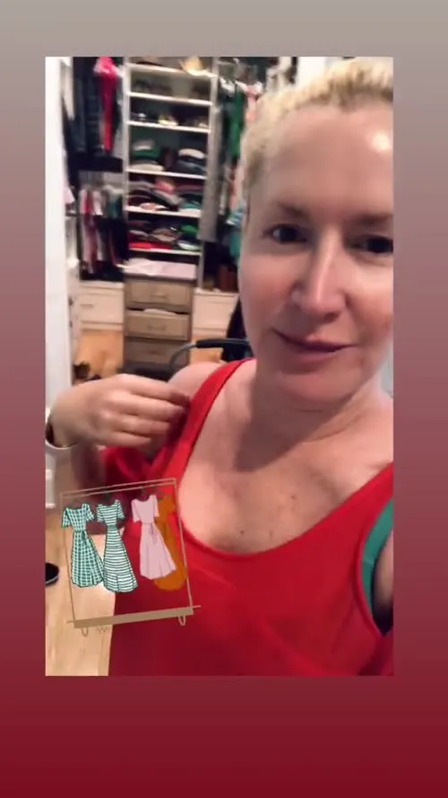Angela Kinsey - Video