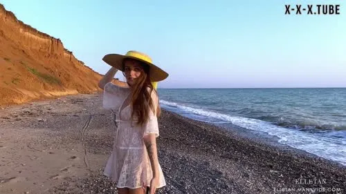 Elle Tan - Video