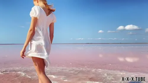 Elle Tan - Video