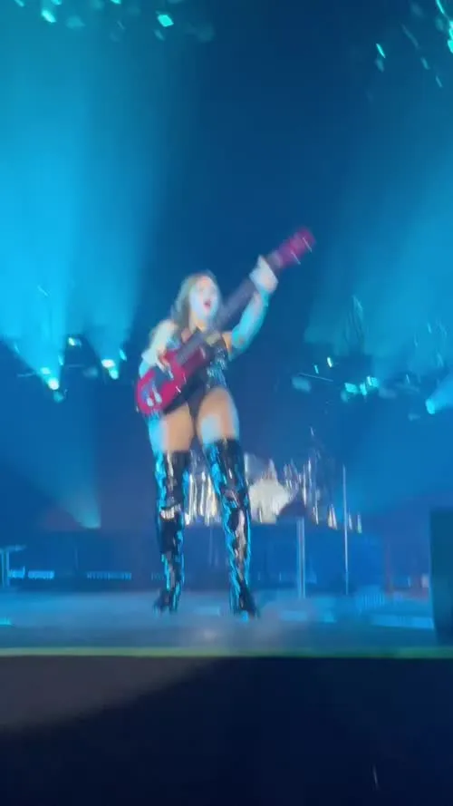 Victoria De Angelis (Maneskin bassist) - Video