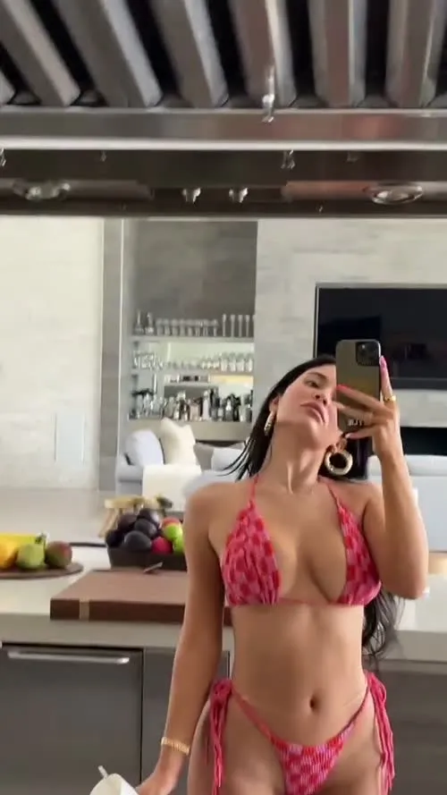 Kylie Jenner - Video