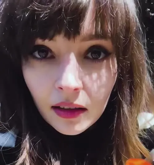 Lauren Mayberry (Singer) - Video