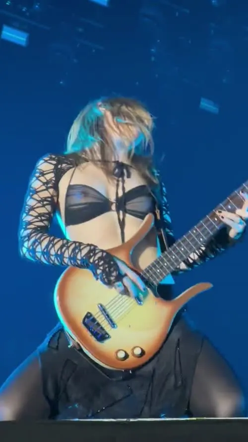 Victoria De Angelis (Maneskin bassist) - Video